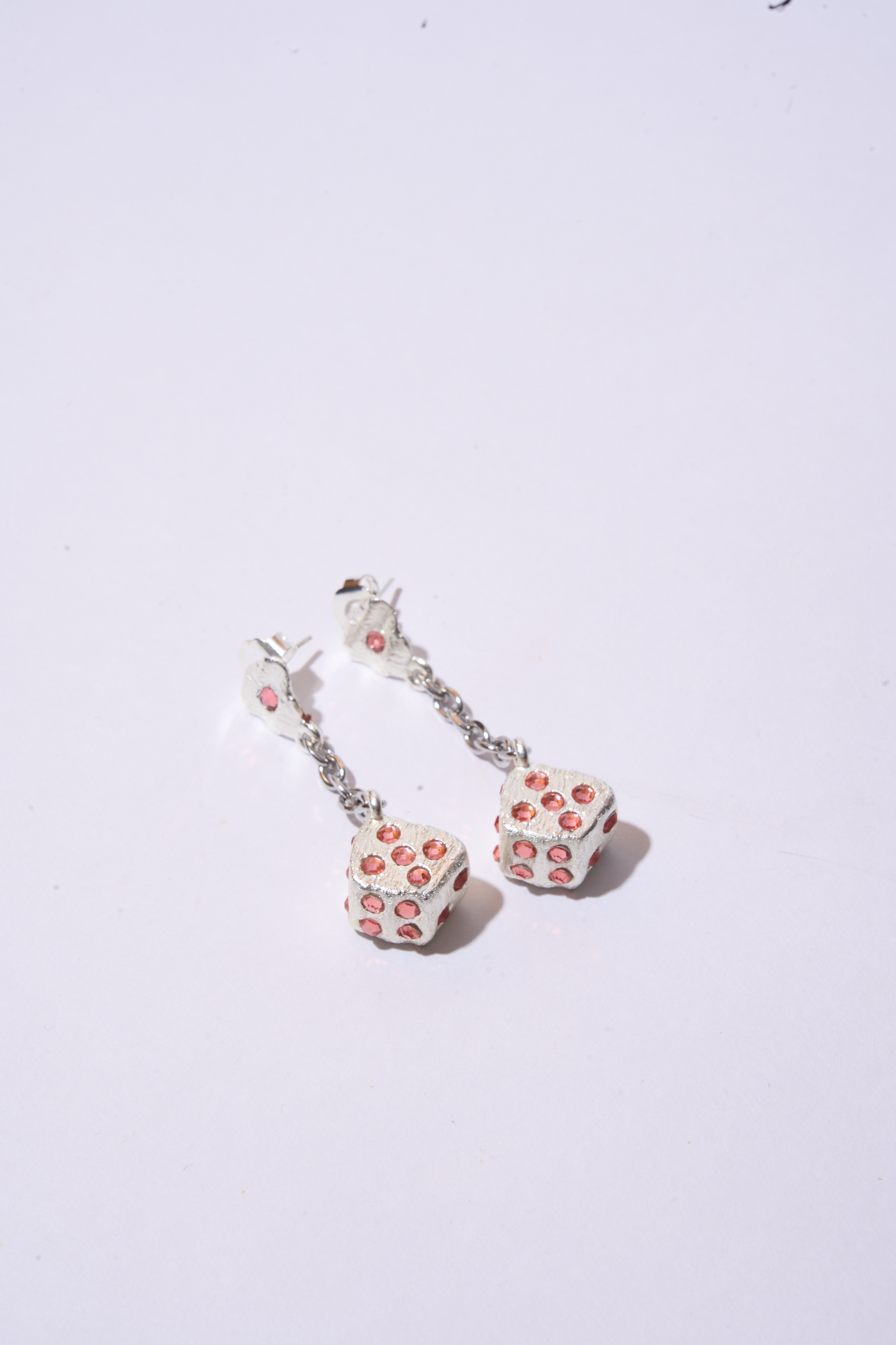 Aretes Topo Dado Plateado