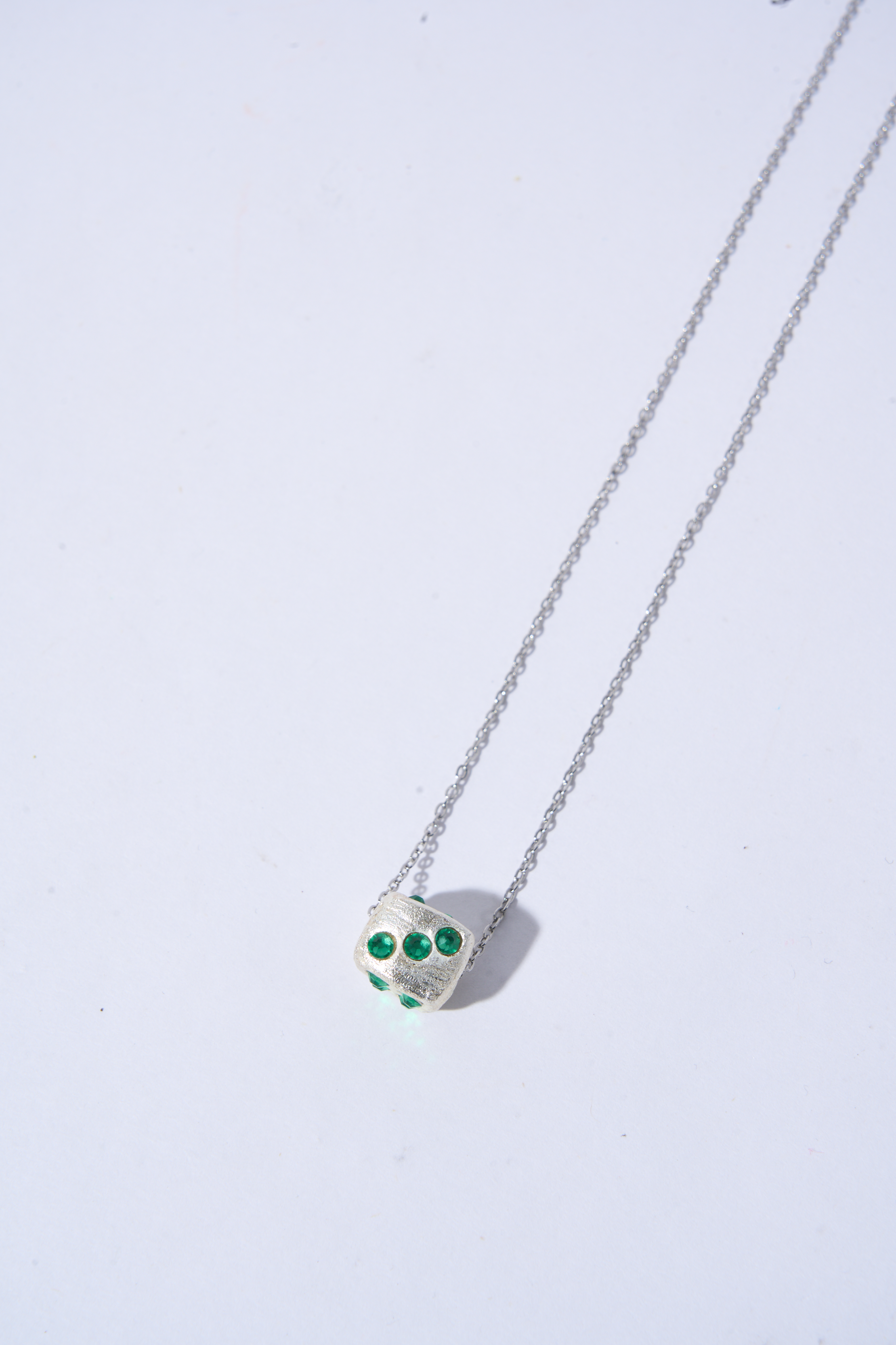 Collar Dado Plateado